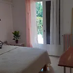 Bel Avec Grande Terrasse Ensoleillee Et Jardin