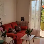 Bel Avec Grande Terrasse Ensoleillee Et Jardin *