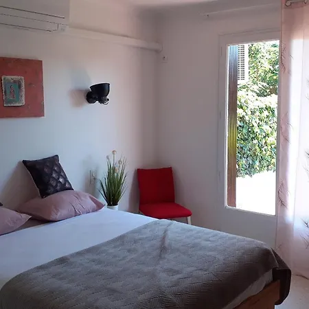 Bel Avec Grande Terrasse Ensoleillee Et Jardin Appartement