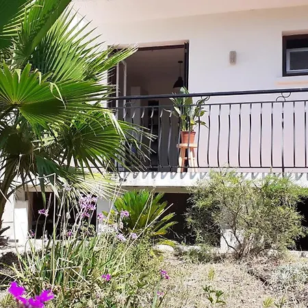 Bel Avec Grande Terrasse Ensoleillée Et Jardin