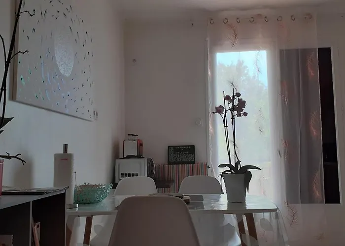 Bel Avec Grande Terrasse Ensoleillee Et Jardin Apartment *