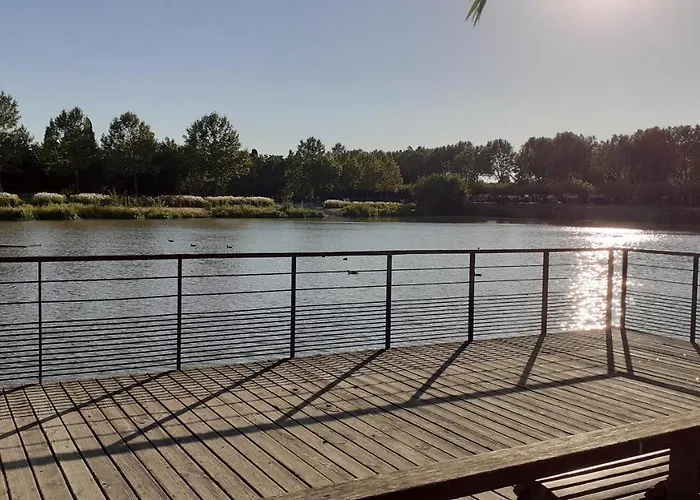 Bel Avec Grande Terrasse Ensoleillee Et Jardin