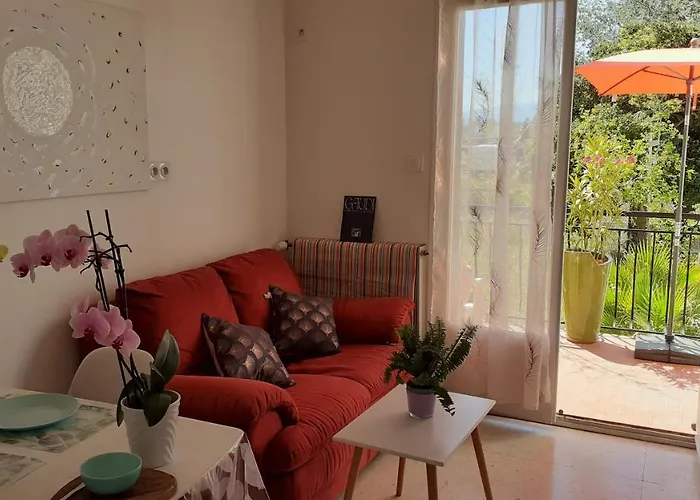 Bel Avec Grande Terrasse Ensoleillee Et Jardin *