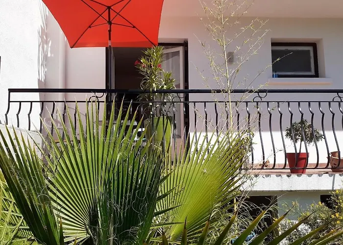 Bel Avec Grande Terrasse Ensoleillee Et Jardin Apartment Perpignan