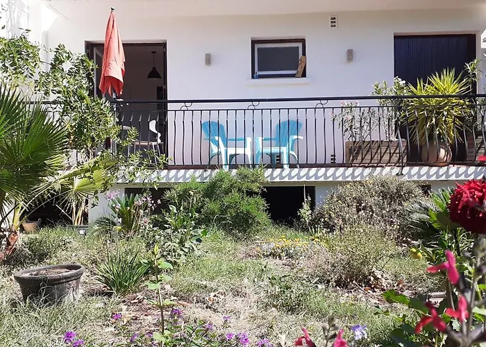 Bel Avec Grande Terrasse Ensoleillee Et Jardin Perpignan